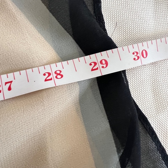 Max Studio Cream & Black Patterned Sleeveless Blouse – Asymmetrical Hem - Picture 7 of 7